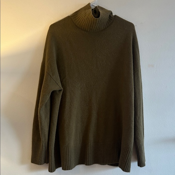 Lafayette 148 New York Turtleneck Sweater in Green Knit - PRELOVED - Picture 16 of 17